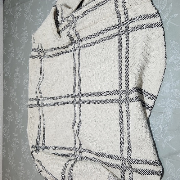 Simply Noelle Cardigan - Picture 10 of 10